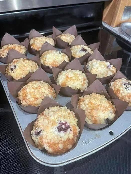 Bakery-Style Blueberry Crumb Muffins
